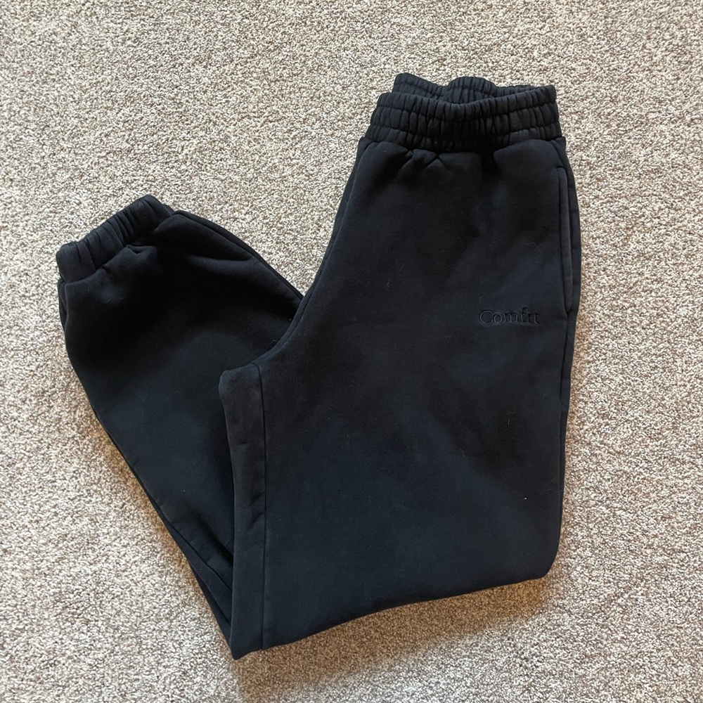 Comfrt Black Sweatpants